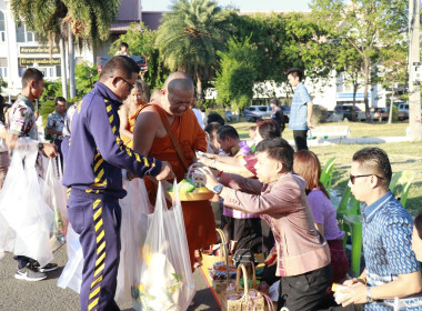 วันที่ 27 เมษายน 2567 ร่วมโครงการ “ผู้ว่าฯ พาแต่งผ้าไทย ... พารามิเตอร์รูปภาพ 2