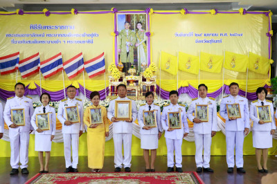 วันที่ 29 เมษายน 2567 รับพระราชทานพระบรมฉายาลักษณ์ ... พารามิเตอร์รูปภาพ 1