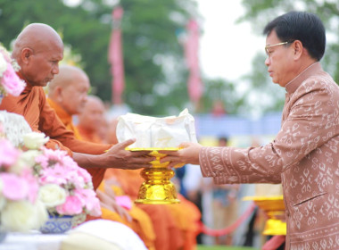 วันที่ 10 กรกฎาคม 2568 พิธีทำบุญตักบาตรบนหลังช้าง ... พารามิเตอร์รูปภาพ 3