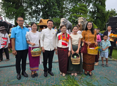 วันที่ 10 กรกฎาคม 2568 พิธีทำบุญตักบาตรบนหลังช้าง ... พารามิเตอร์รูปภาพ 4