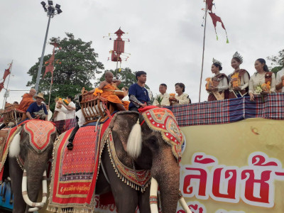 วันที่ 29 กรกฎาคม 2569 ตักบาตรบนหลังช้างจังหวัดสุรินทร์ ... พารามิเตอร์รูปภาพ 1